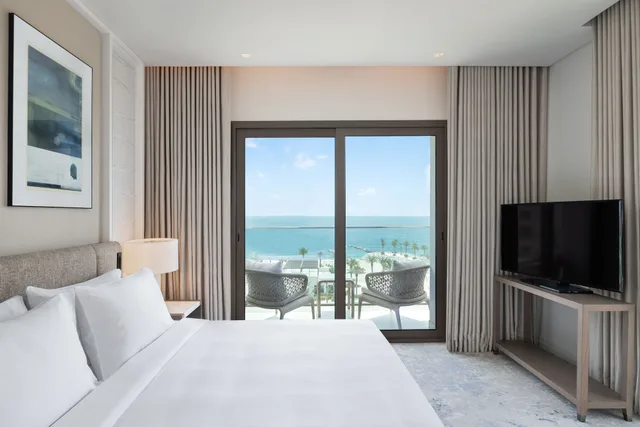 جناح تنفيذي بسرير كينج بإطلالة على البحر بغرفة نوم واحدة، Address Beach Resort Fujairah 1/4