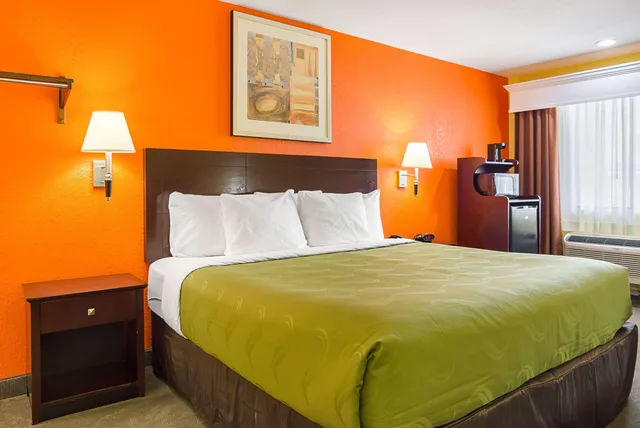 Room, King Bed, Quality Inn Carthage, TX 2/2
