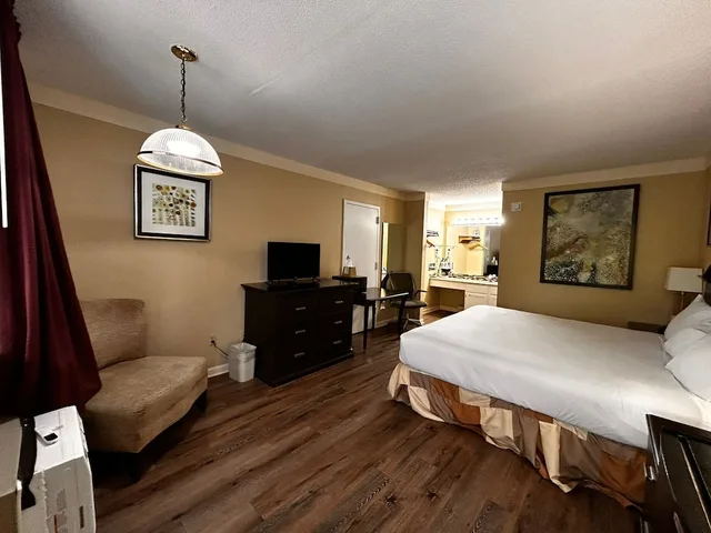 غرفة قياسية بسرير كينج، Plantation Oaks Suites & Inn Millington 3/8