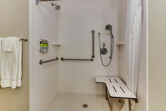 جناح بسريرين كوين، Holiday Inn Express & Suites Nashville Metrocenter Downtown 6/7