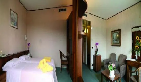 جناح، Hotel Terme Marconi 1/7