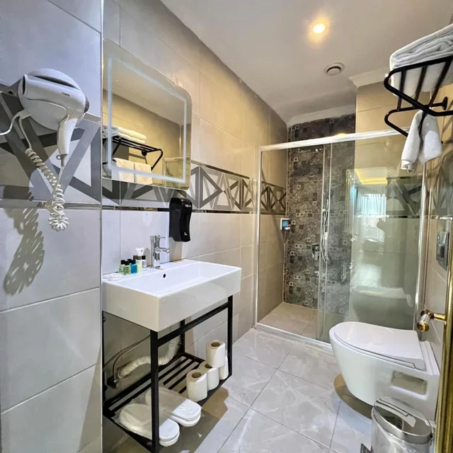 غرفة ديلوكس بسرير مزدوج بشرفة، Taksim Larissa Hotel 4/5