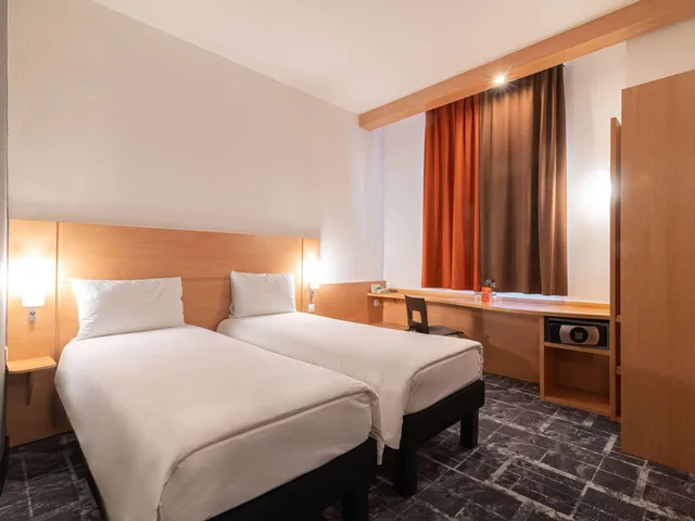 غرفة فاخرة بسرير مزدوج بإطلالة على المدينة مع أريكة، Ibis Astana Hotel 6/9