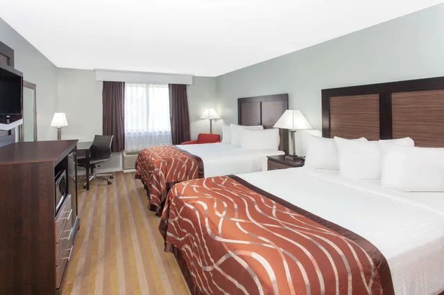 غرفة بسريرين كوين، Baymont By Wyndham Grand Haven 2/3