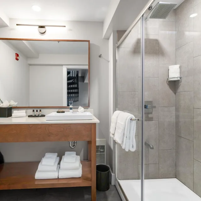غرفة بسرير كينج بشرفة، Lake Placid Inn Boutique Hotel 6/7