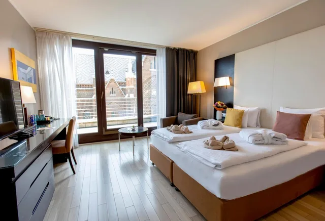 غرفة ديلوكس بشرفة مفردة بسرير مزدوج، Lions Garden Hotel 1/10