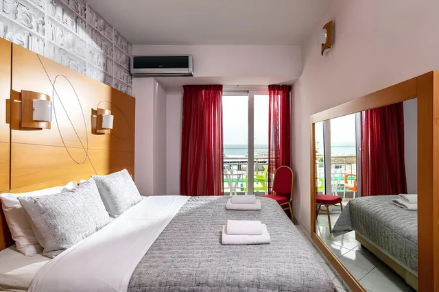 غرفة قياسية بسريرين منفصلين بإطلالة على المرفأ، Life Hotel 3/10