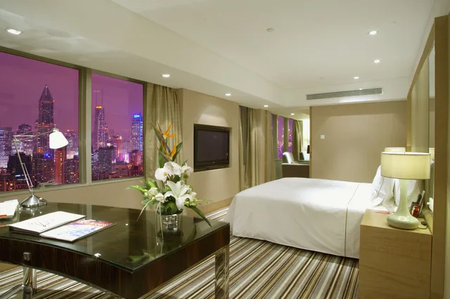 Executive, Suite, Villa, King Bed, City View، Jin Jiang Tower Hotel 1/2