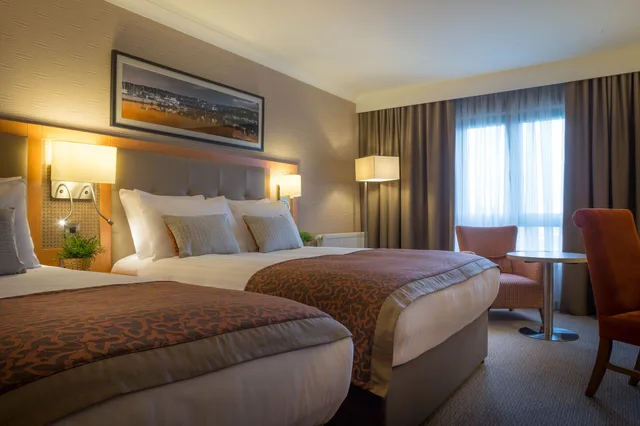 غرفة ديلوكس عائلية بسرير مزدوج وسرير فردي، Clayton Hotel Leopardstown 1/9