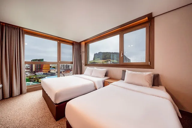 غرفة سوبيريور صغيرة بسرير كوين وسرير فردي، Sunrise Hotel Sungsan 3/10