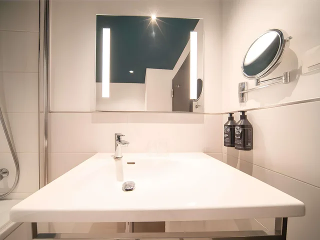 غرفة ديلوكس بسرير كينج بإطلالة على المتنزه مع أريكة، Maek Hotel Antwerp Central - Handwritten Collection 6/6