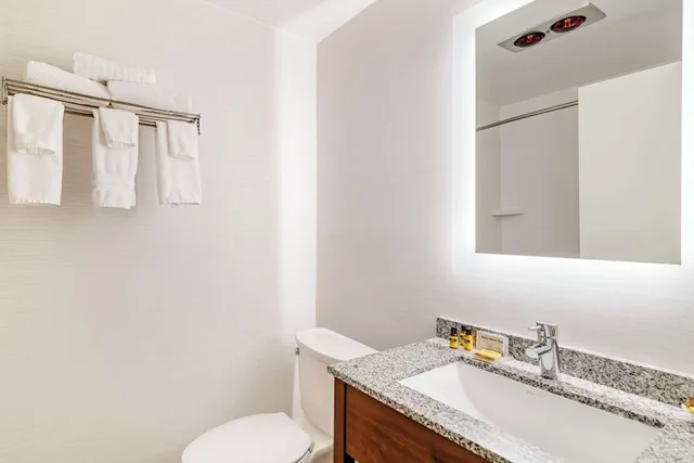 جناح بسرير كينج بحوض جاكوزي، Best Western Springfield Hotel 3/5