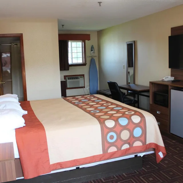 غرفة بسرير كينج، American Inn 4/10