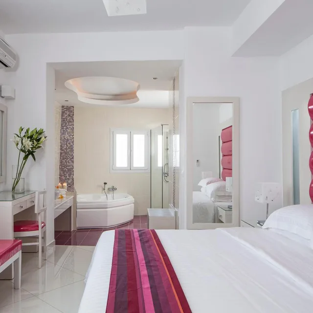 Honeymoon, Suite, Sea View, Outdoor Jetted Tub, Grand Beach 2/9