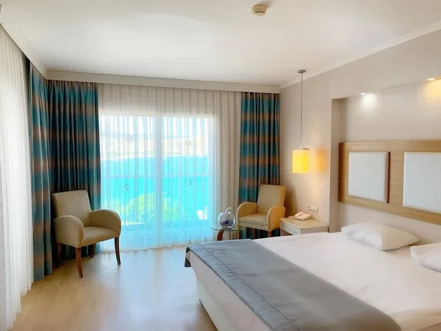 غرفة قياسية بإطلالة على البحر، Royal Asarlik Beach Hotel 2/3