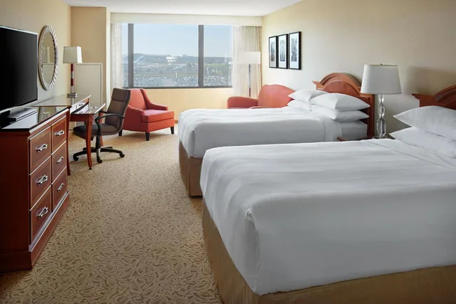 غرفة ركنية بسريرين مزدوجين، Toronto Airport Marriott 1/8