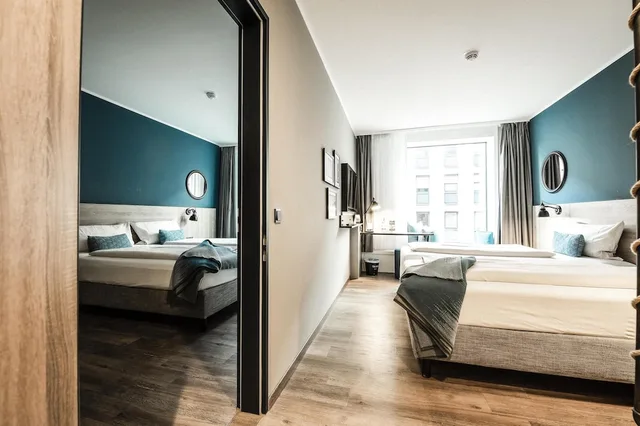 غرفة مفردة بسرير كوين، HARBR. hotel Konstanz 3/5