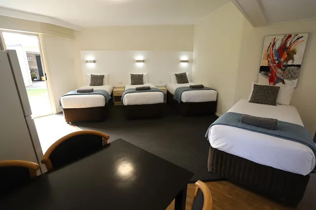 جناح عائلي بسرير كوين وسريرين فرديين بغرفتي نوم، Sleepy Hill Motor Inn 8/10