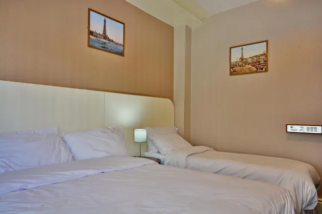 غرفة ثلاثية، Royal Oakwell Hotel 1/10