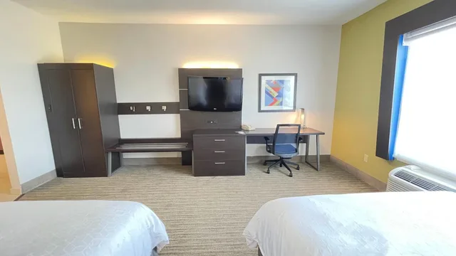 غرفة بسريرين لذوي الإعاقة، Holiday Inn Express Hotel And Suites Decatur 2/2