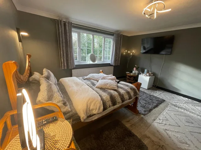 غرفة بسرير مزدوج بحمام خاص، Da Vinci Guest House Gatwick 1/1