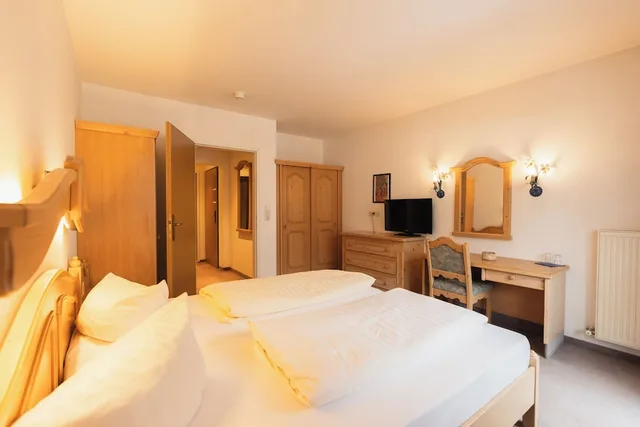 غرفة قياسية بسرير مزدوج بشرفة، Gruberhof Hotel 7/10