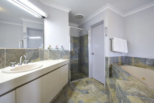 شقة بسرير مزدوج وسريرين منفصلين بغرفتي نوم، Abbey Beach Resort 2/2