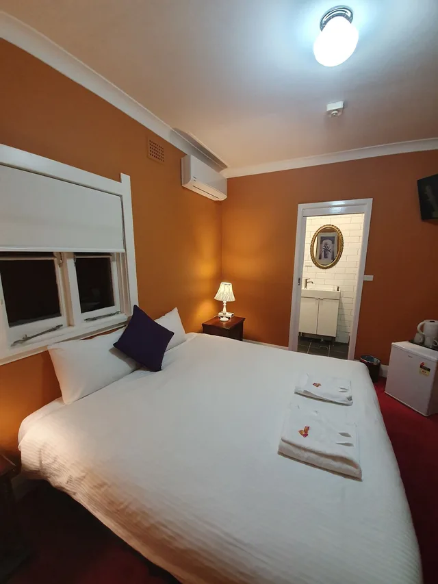 غرفة بسرير كوين، Hotel Blue and Cottages Katoomba 4/10