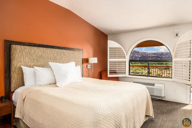 غرفة بسرير كينج بإطلالة على الجبل، Red Mountain Resort 1/4