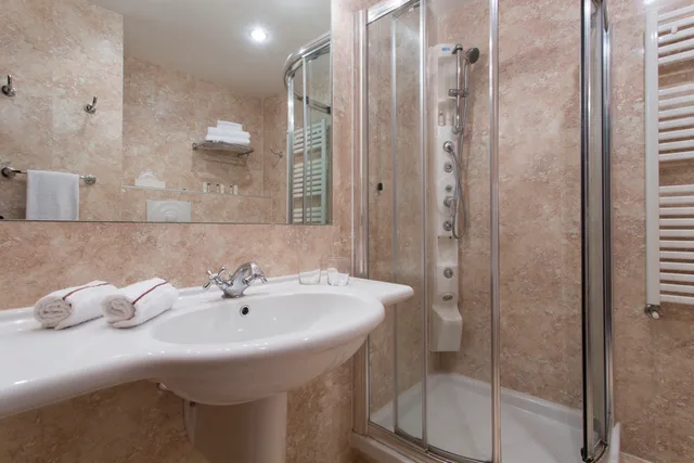 غرفة بسرير مزدوج أو سريرين منفصلين بإطلالة على البحيرة، Poiano Garda Resort Hotel 6/6