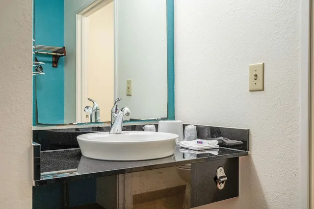 غرفة قياسية بسرير كينج للمدخنين، Motel6 Rocky Mount, NC 9/10