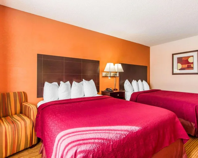 غرفة رباعية بسريرين كوين، Quality Inn & Suites Ottumwa North 3/7