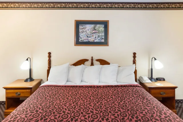 غرفة بسرير كينج لذوي الإعاقة، Days Inn and Suites By Wyndham Kokomo 4/5