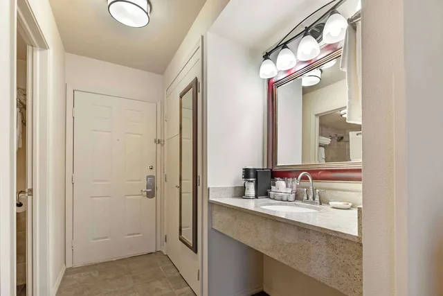 Standard, King Bed, Lake View, Sofa, Best Western Plus Concord Inn 5/6