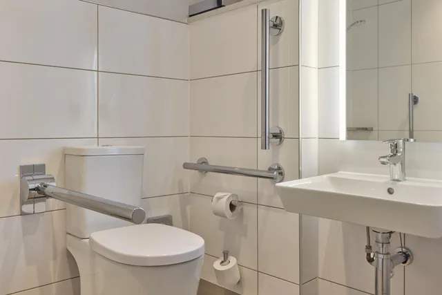 Room, King Bed, Queen Bed, Accessible, DoubleTree by Hilton St Anne's Manor 6/10