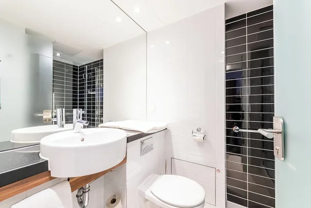 غرفة قياسية ثلاثية بسرير مزدوج وسرير فردي، Premier Inn Nuremberg City Centre 2/2