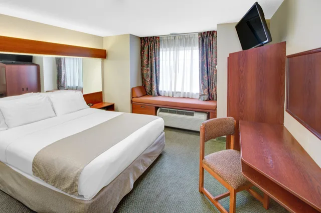جناح بسرير كوين لذوي الإعاقة، Microtel Inn & Suites by Wyndham Hattiesburg 3/6