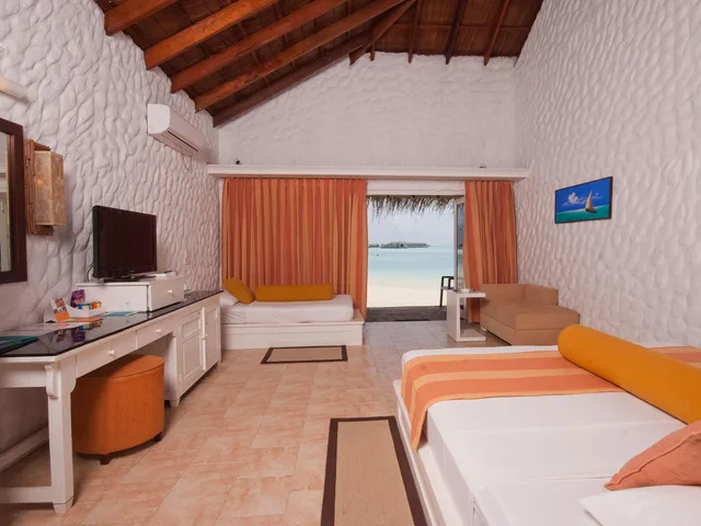 Beach, Bungalow, Triple، Cinnamon Dhonveli Maldives 2/2