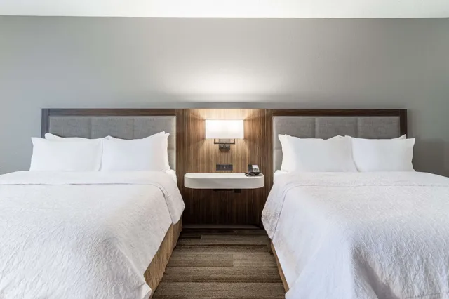 غرفة قياسية بسريرين مزدوجين، Hampton Inn La Crosse-Onalaska 3/9