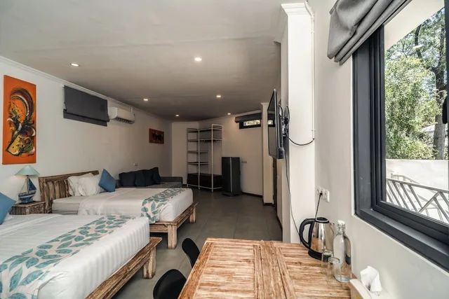 Superior, Twin Beds, Komodo Suites Downtown 3/10