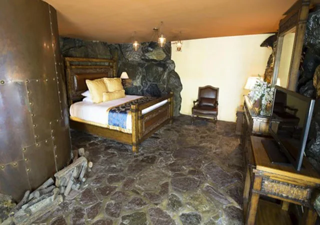 كابينة بسرير كينج، Madonna Inn 1/1