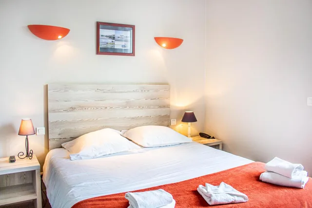 Classic, Double Bed, Bay View, Hotel Du Port Et Des Bains 1/9