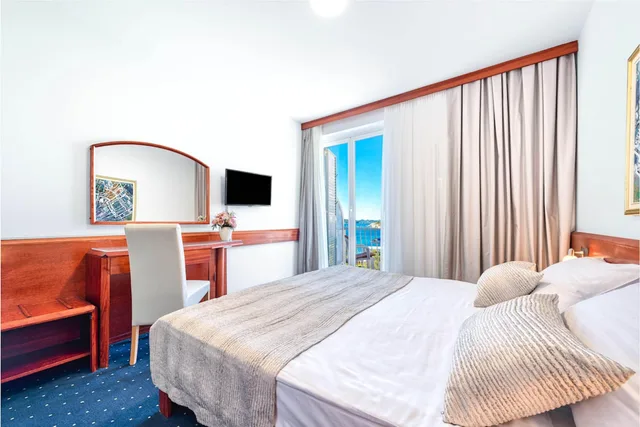 غرفة بإطلالة على البحر بشرفة، Hotel Komodor 1/1