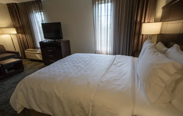 جناح استوديو بسرير كوين بمطبخ لذوي الإعاقة، Staybridge Suites Silicon Valley Milpitas 3/6