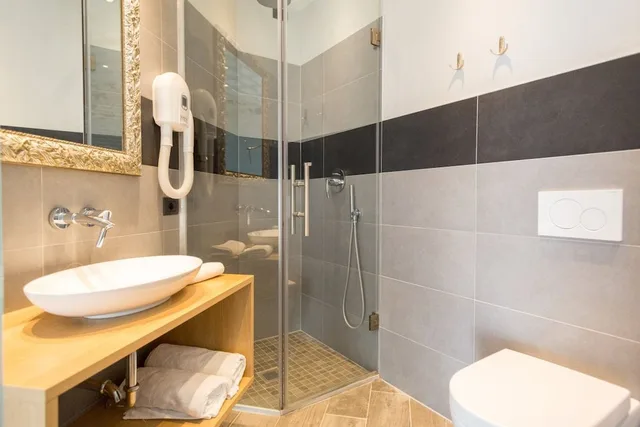 غرفة ثلاثية بسرير كوين وسرير فردي، HOTEL PACE 7/9