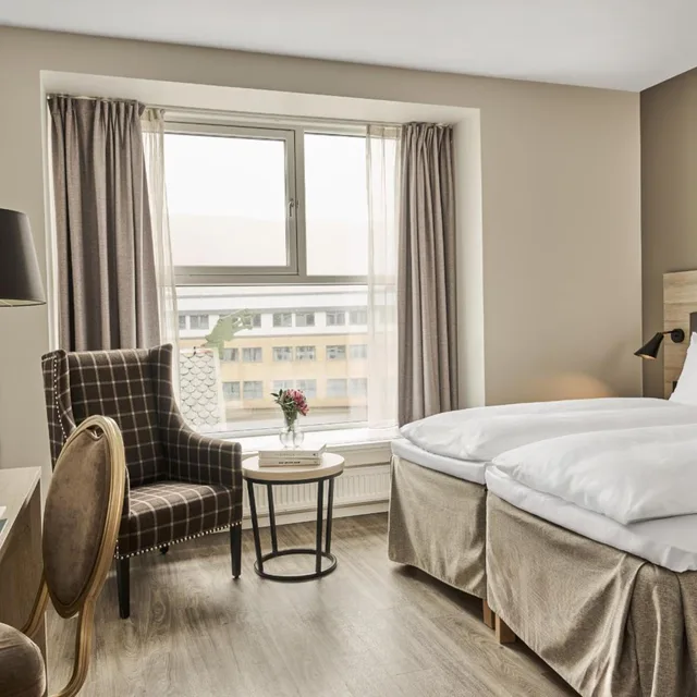 غرفة سوبيريور بسريرين منفصلين بإطلالة على المدينة، Fru Haugans Hotel 1/6