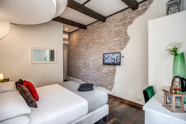 Deluxe, Double Bed, Tritone Top House 9/10
