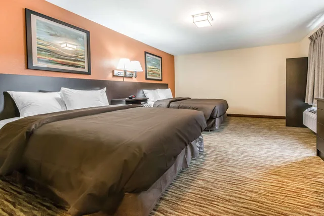 Upgrade, Efficiency, 2 Queen Beds، Suburban Studios Washington, PA 4/5