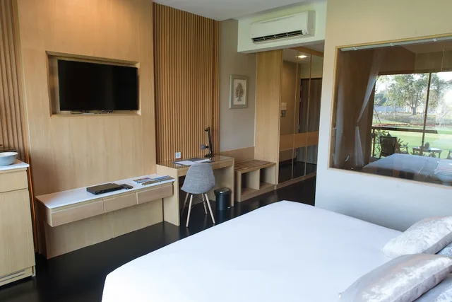 غرفة ديلوكس بسرير كينج بشرفة، North Hill City Resort 3/4