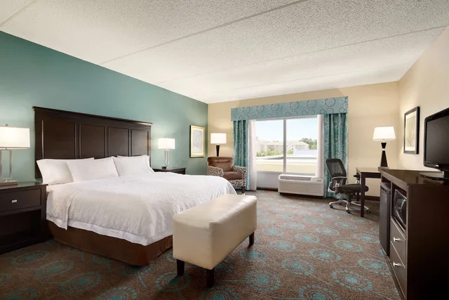 Studio, King Bed, Sofa, Accessible, Hampton Inn & Suites Bluffton-Sun City 1/2